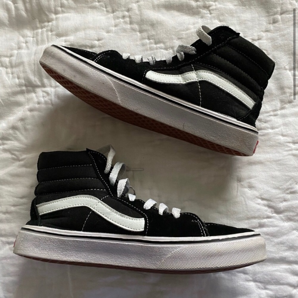 Women’s size 10 vans, black and white